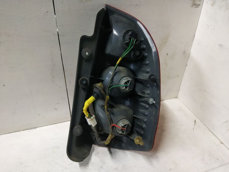 Стоп задній Space Star Спейс Стар mr913174 mr913173