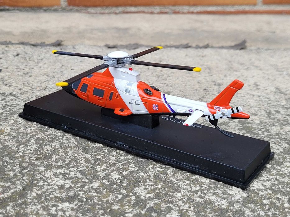 Kolekcja modeli Agusta Carabinieri Sky Pilot Helikopter Straż 1:100
