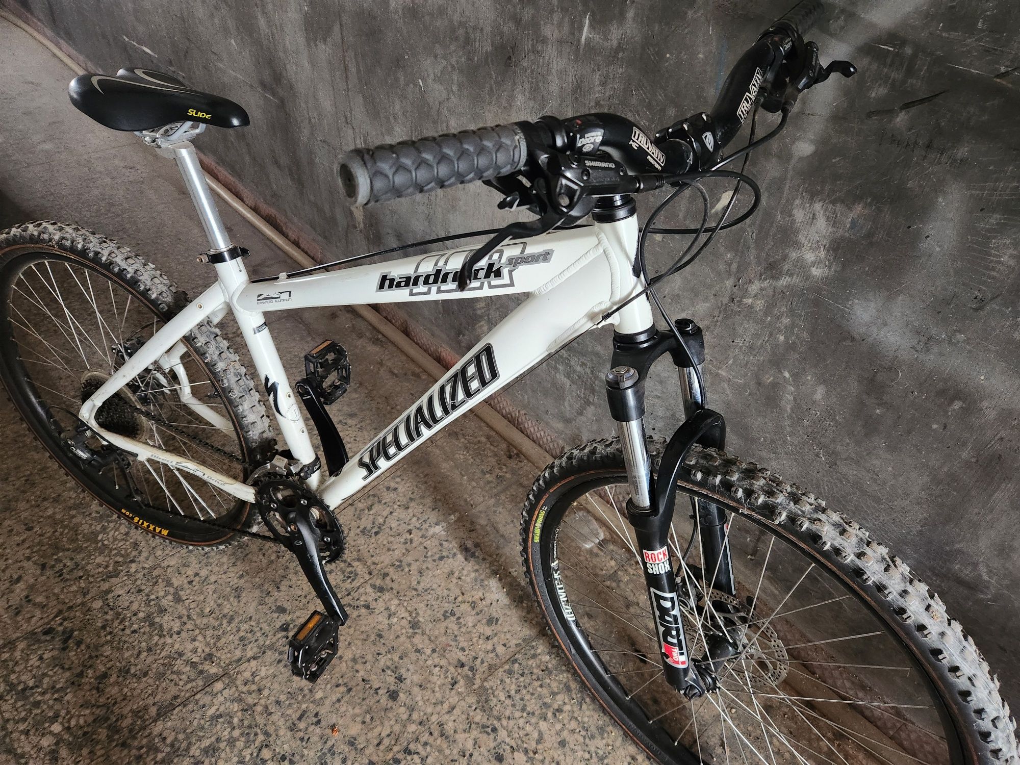 Bicicleta specialized hardrock Sport tamanho 17