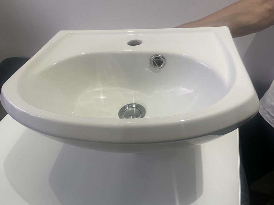 Umywalka naszafkowa 40 cm