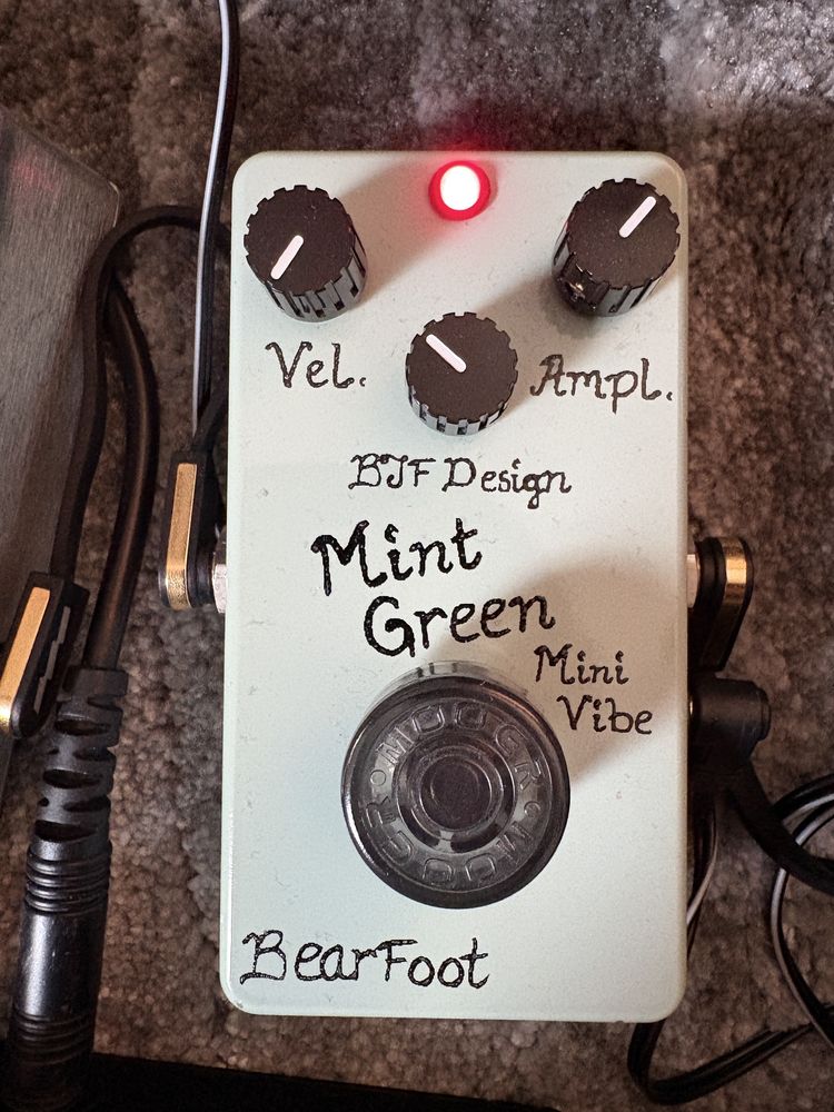 Bearfoot effect mint green mini vibe