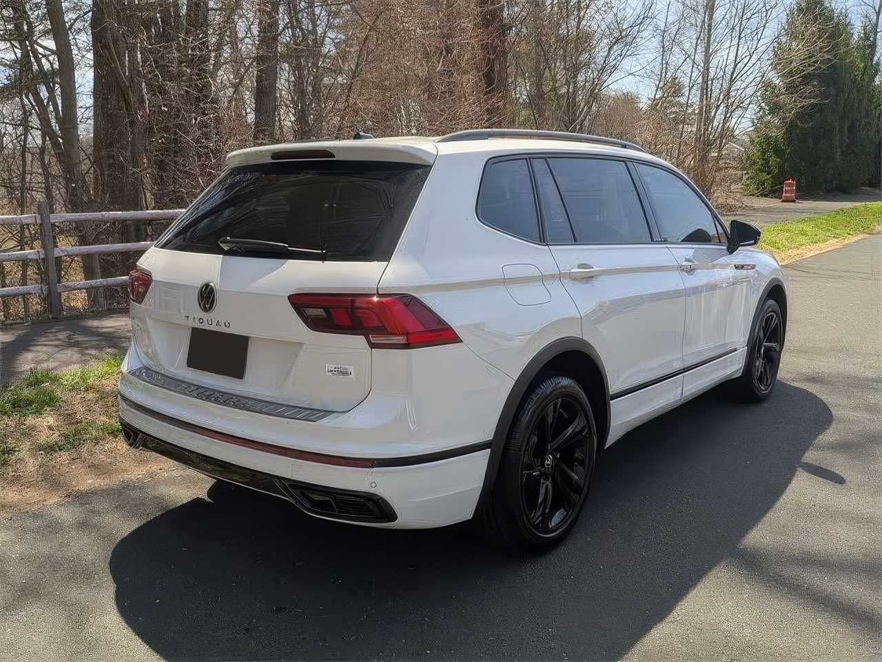 2023 Volkswagen Tiguan SE R-Line Black