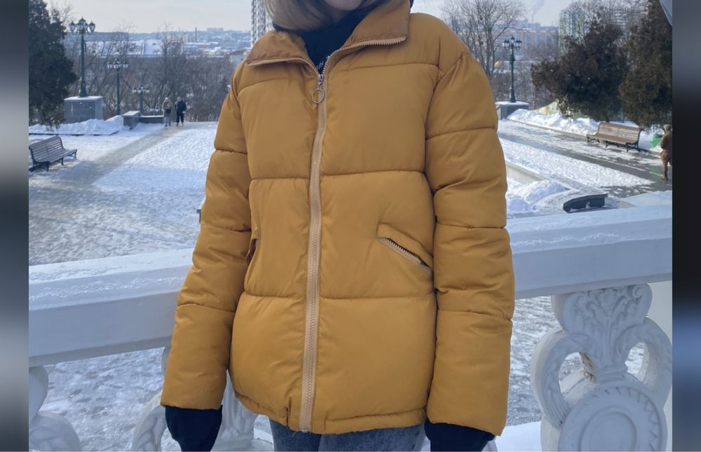 Зимняя куртка с отстегивающимся капюшоном