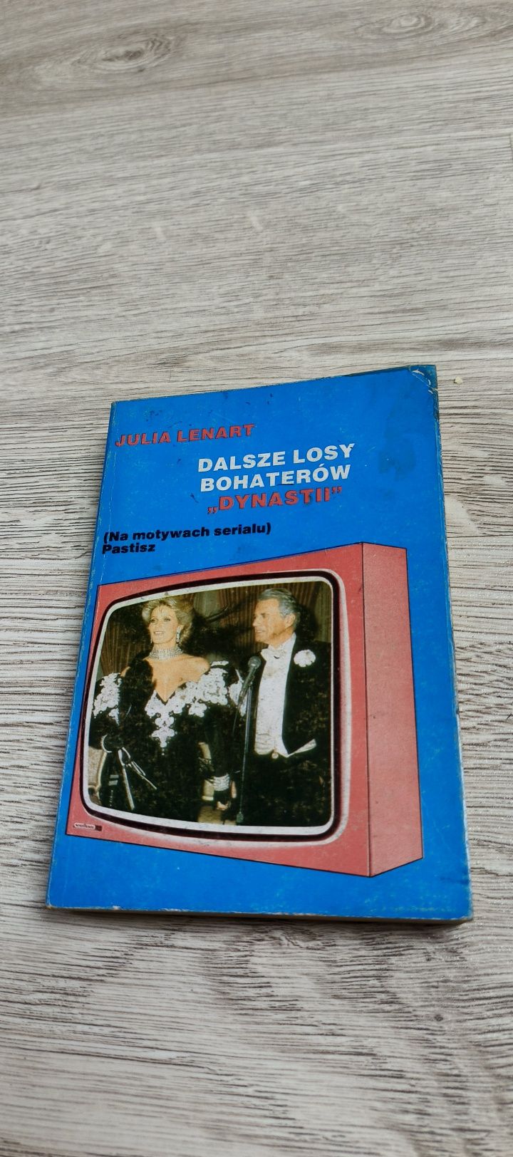 Dalsze losy bohaterów dynastii.
Julia Lenart