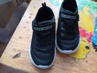 Raz ubrane Skechers r.25