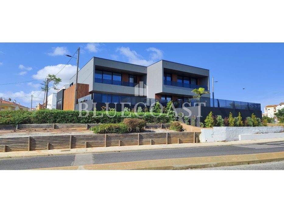 Moradia de Luxo com Vista Panorâmica sobre o Rio e a Serra da Arrábida