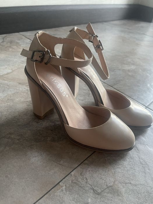 Туфлі шкіряні бежеві