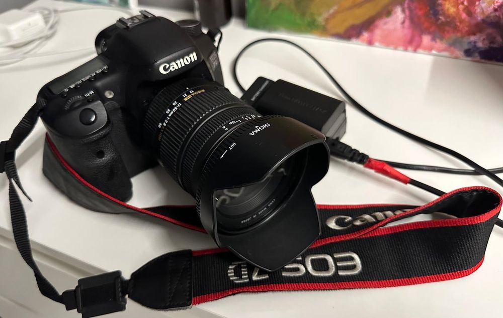 професійний фотоапарат Canon EOS 7D з обʼєктивом Sigma DC 17-50mm