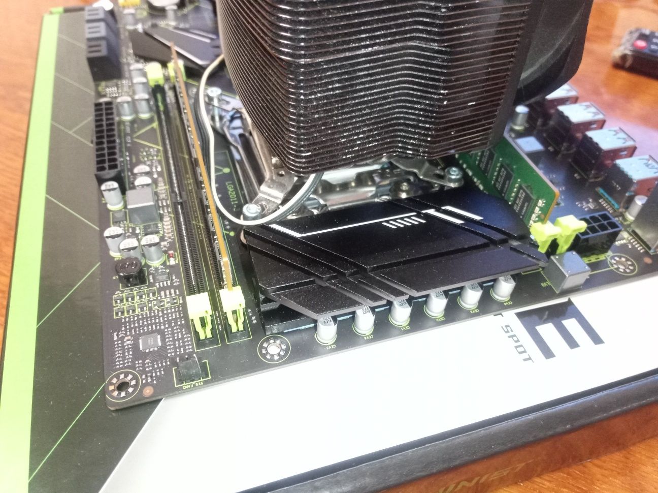 X99-MR9A+ Xeon 2666v3