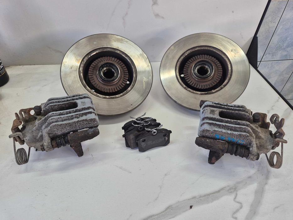 audi a4 b5 lift tarcze tył tylne klocki zaciski komplet