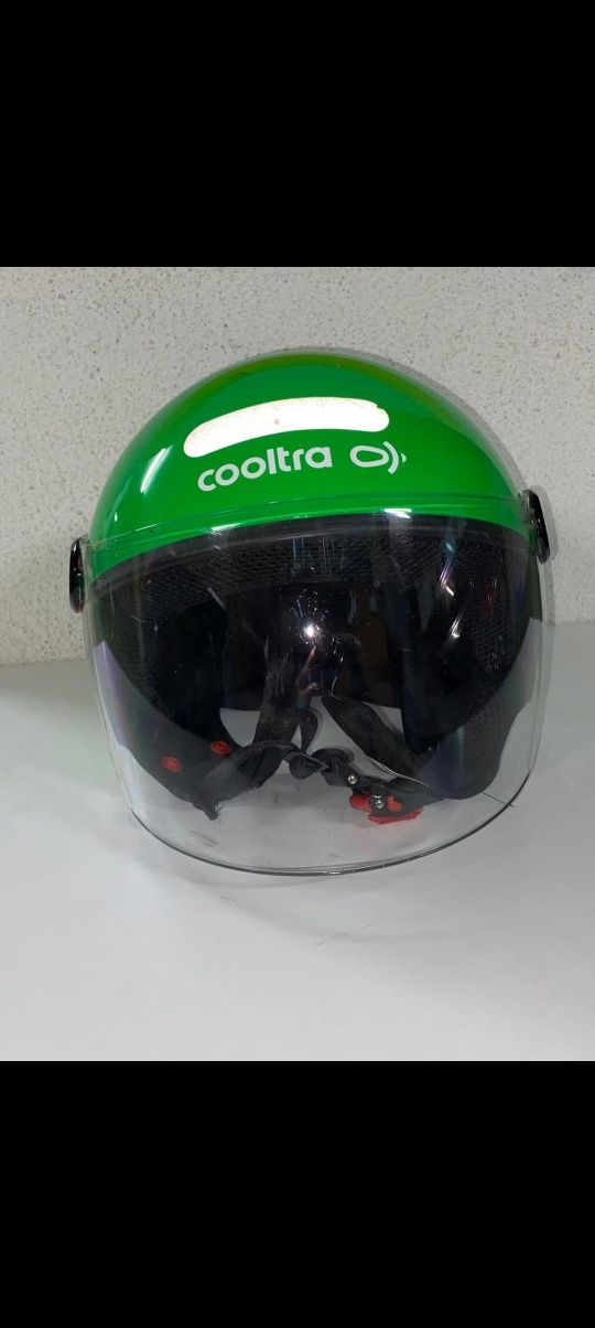 Capacete aberto com viseira