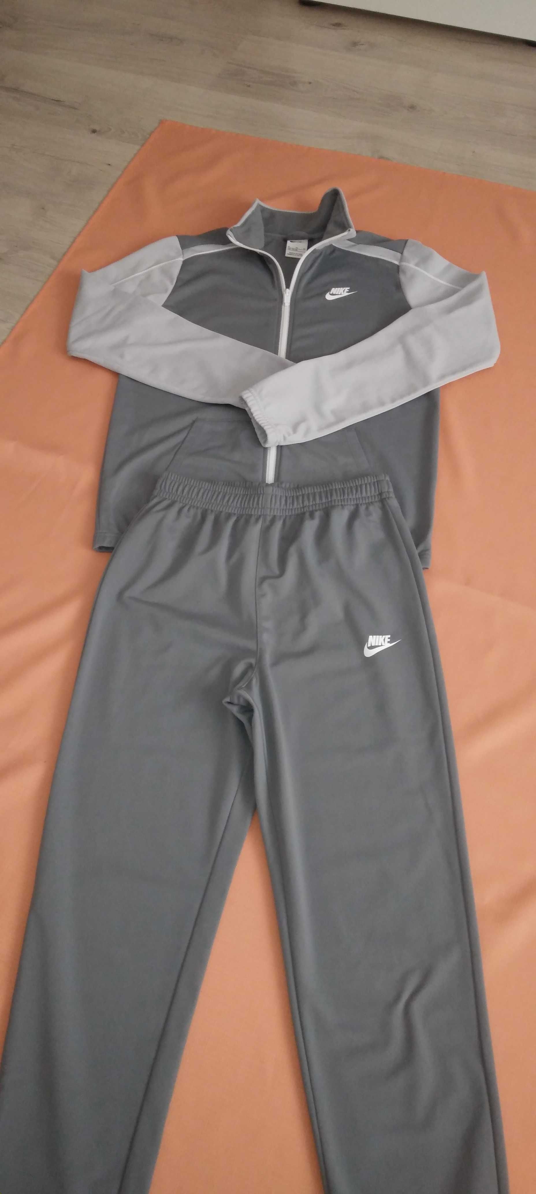 REZERWACJA Dres Nike 158 - 170  chłopięcy z Zalando