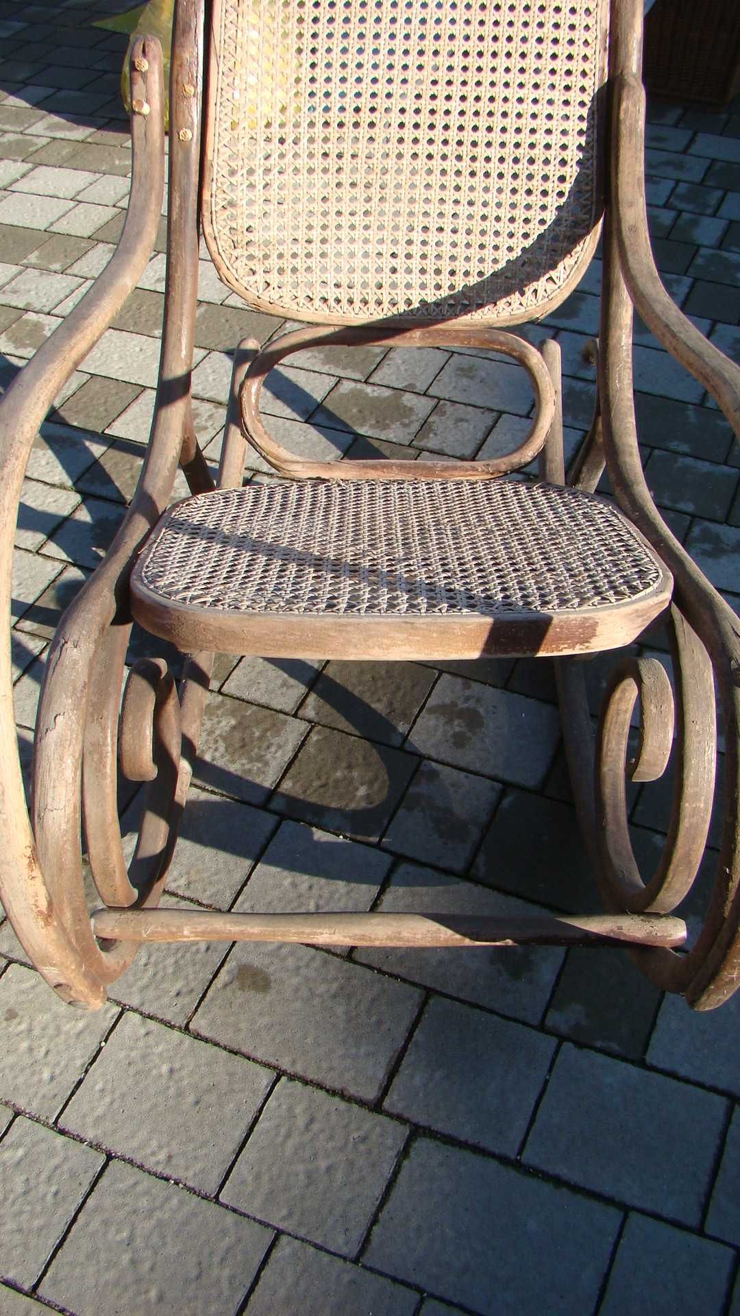 Fotel bujany i krzesło do renowacji ratan