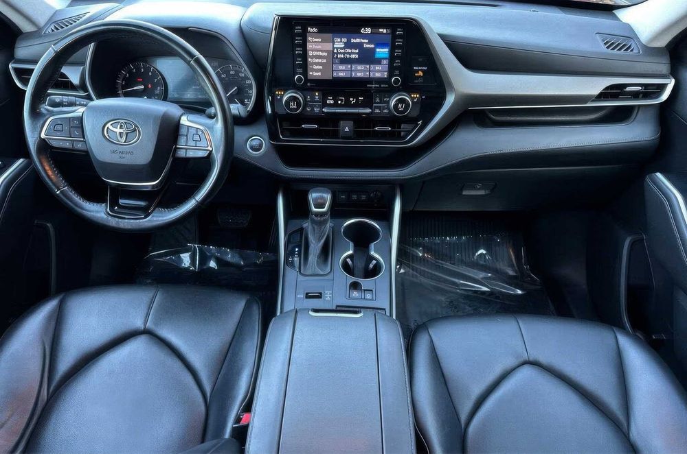 Toyota Highlander XLE      2021