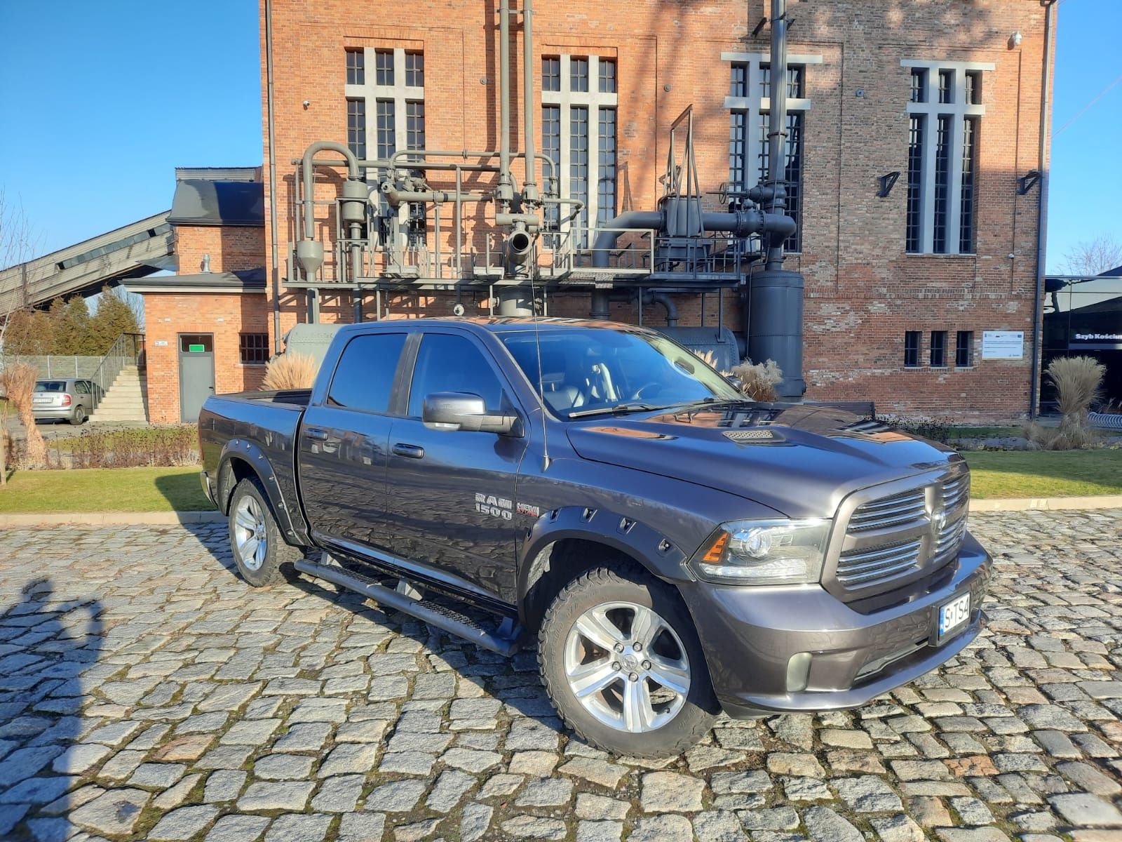 Dodge Ram Sport skóra 4x4 zamiana na motocykl wchodzi w grę