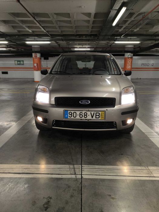 Ford Fusion 2003 impecável – pegar e andar
