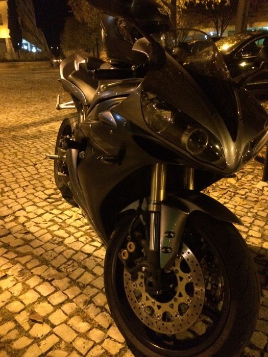 Yamaha YZF-R1 (rn12 2005) c/cavaletes e casaco dainese