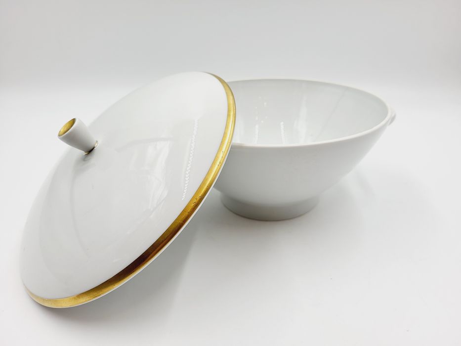 Elegancka waza na zupę ze złoconym brzegiem