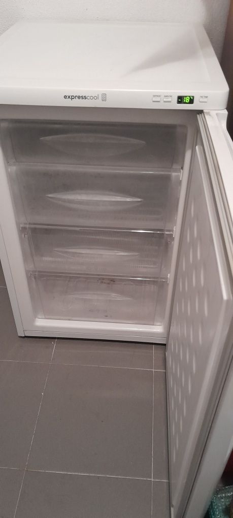 Arca frigorífica vertical LG