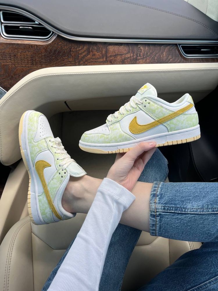 Nike Dunk Yellow Strike