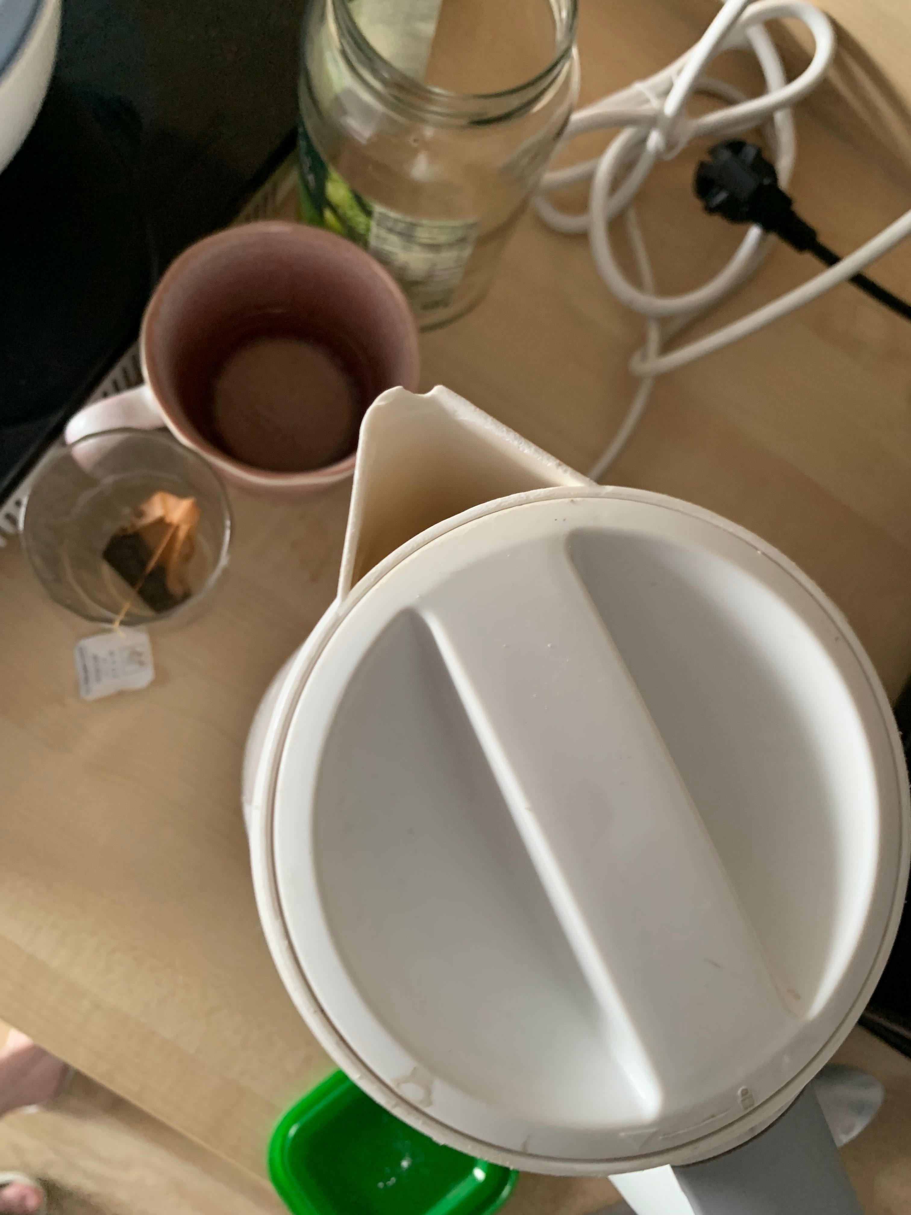 Biały czajnik Bosch 2l