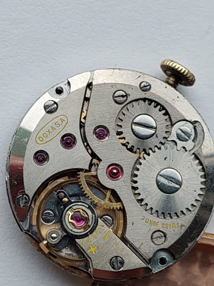 Часы золотые швейцарские наручные женские механические DOXA
