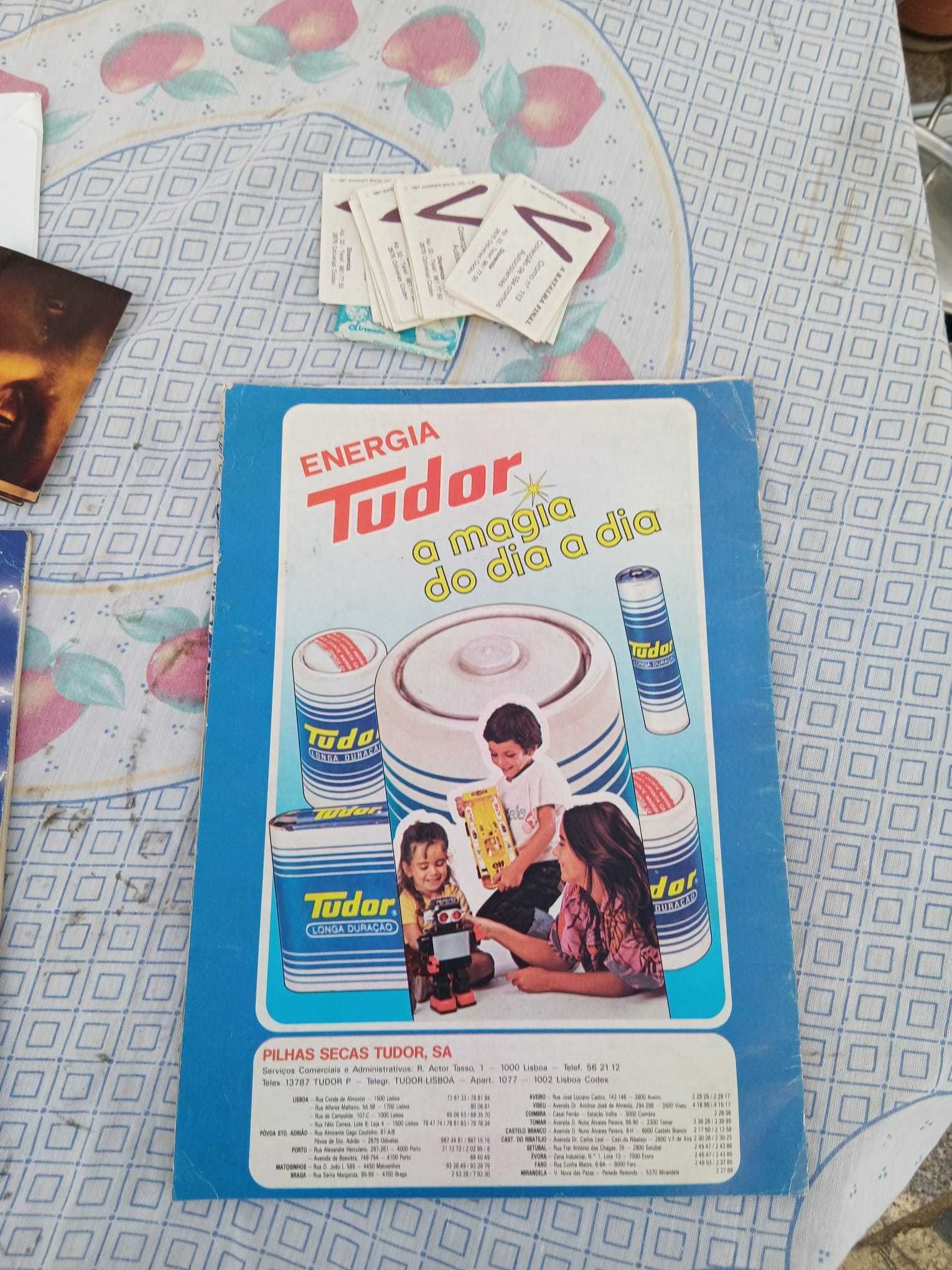 Cadernetas, cromos e calendários