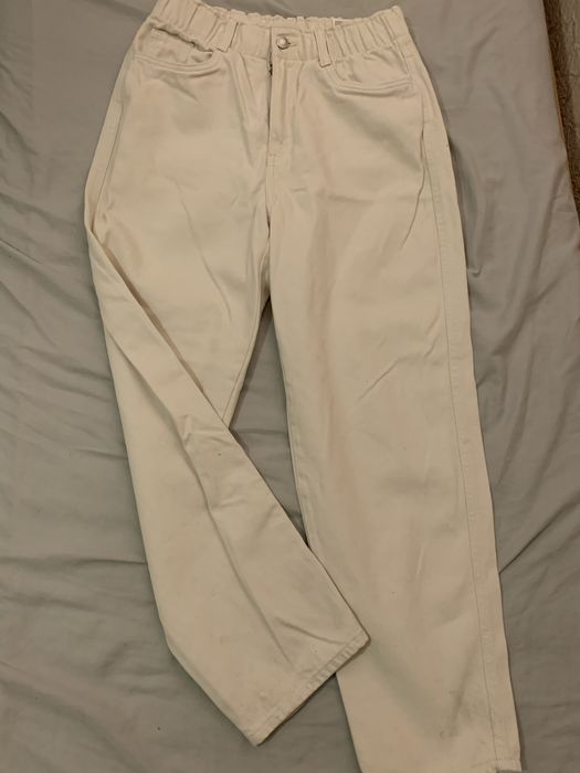 Молочные джинсы H&M