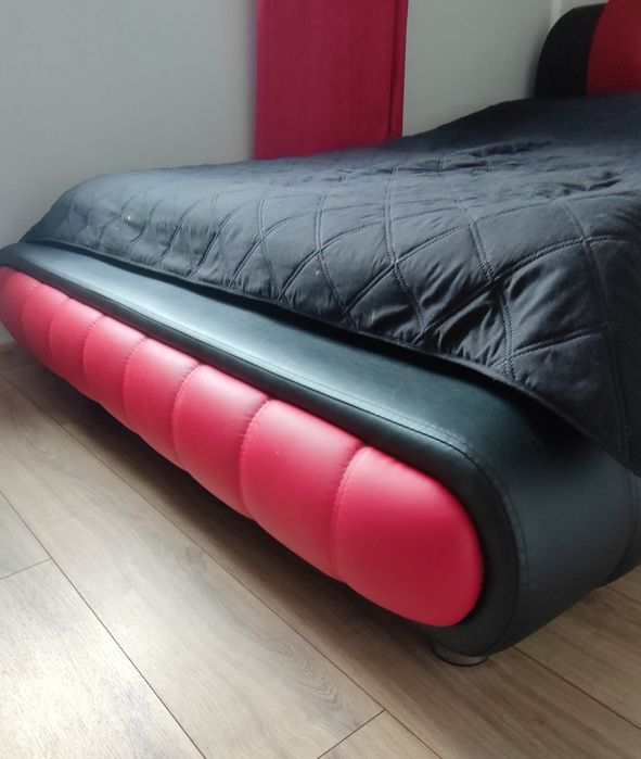 Stelaż łóżka do sypialni z szafką nocną