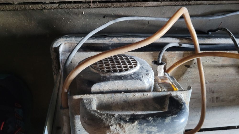 Плиткоріз в робочому стані