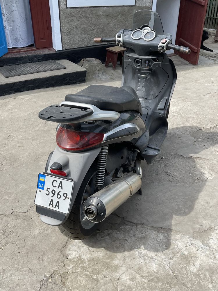 Максі скутер Piaggio