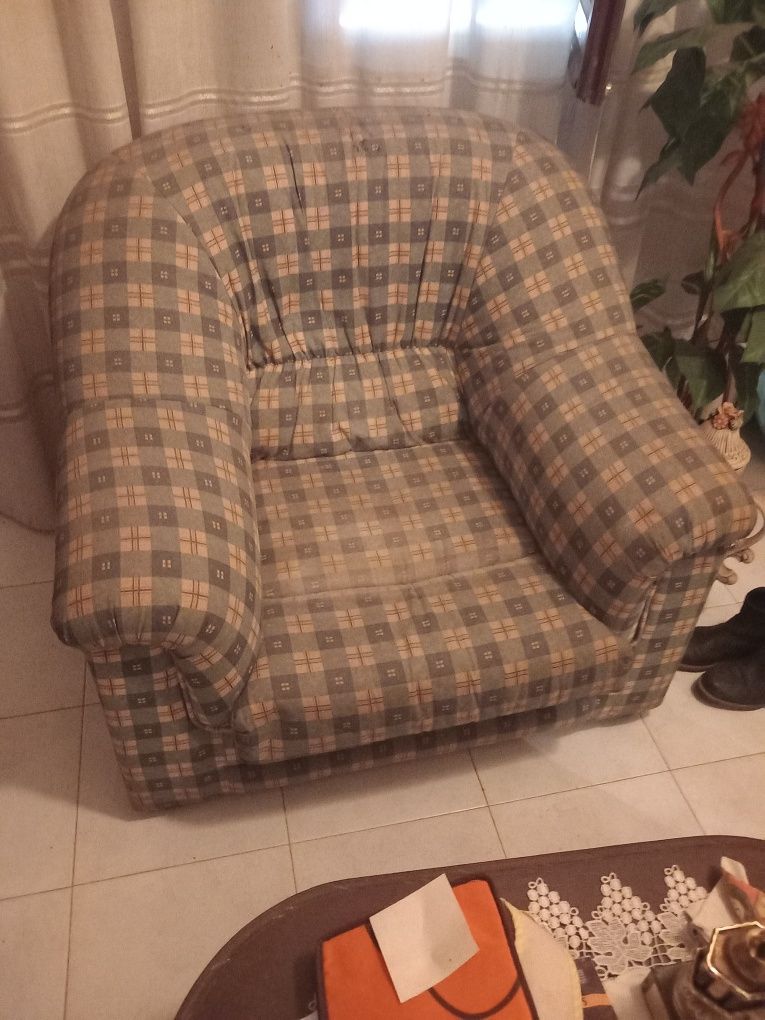 Vendo sofas e mesa de centro