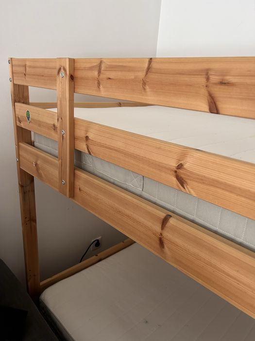 Cama ikea com 1 colchao usado