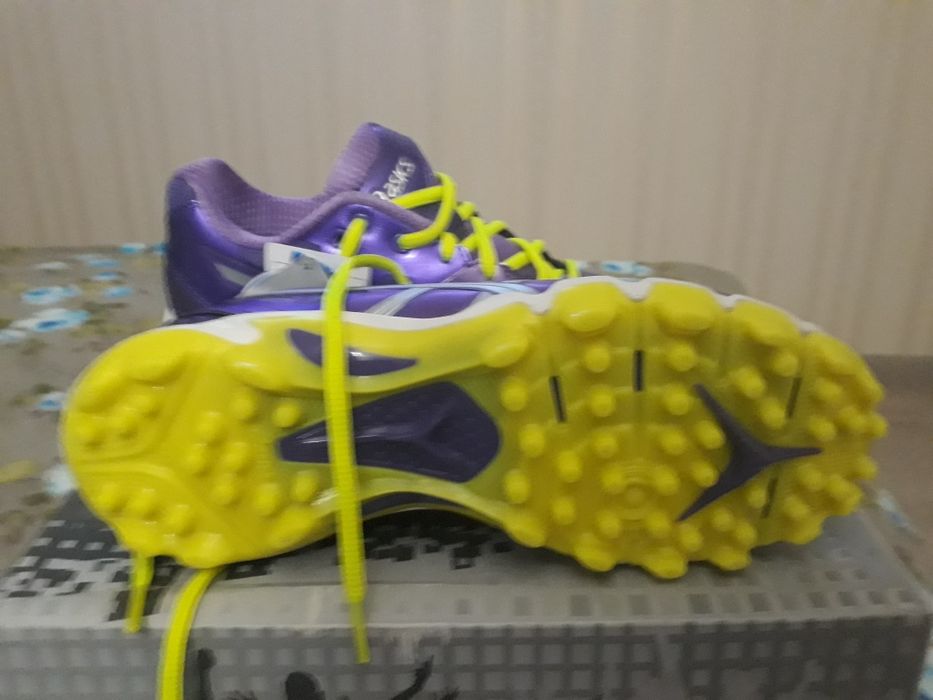 Бутсы (кросовки) для хокея на траве