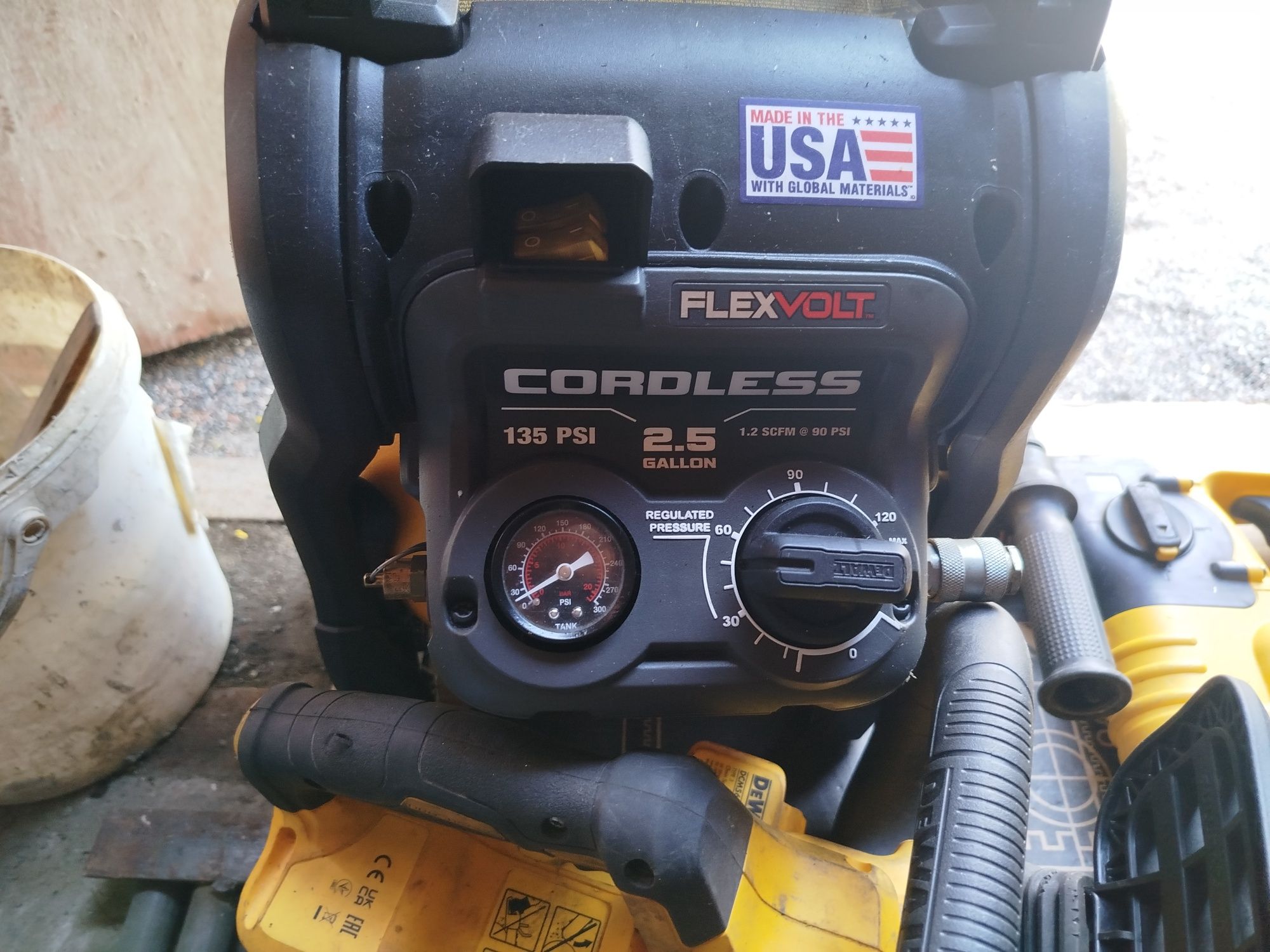 Dewalt інструмент