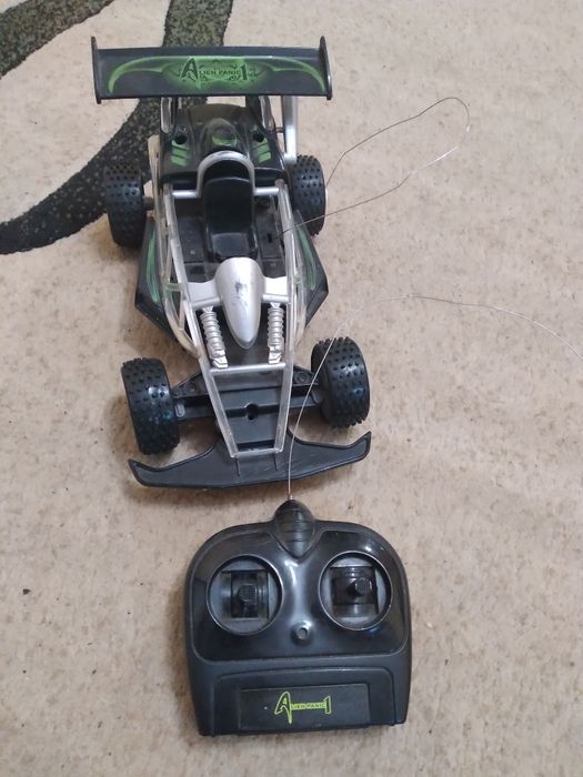 Віддам іграшковий автомобіль на радіокеруванні