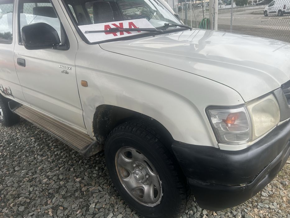 Toyota hiluxe 4x4 5 lugares