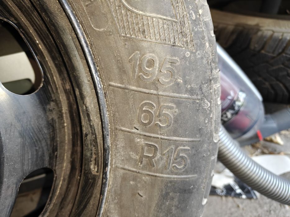 5 Felgi stalowe z oponami zimowymi + dojazdowe 195 60 R15 4x108