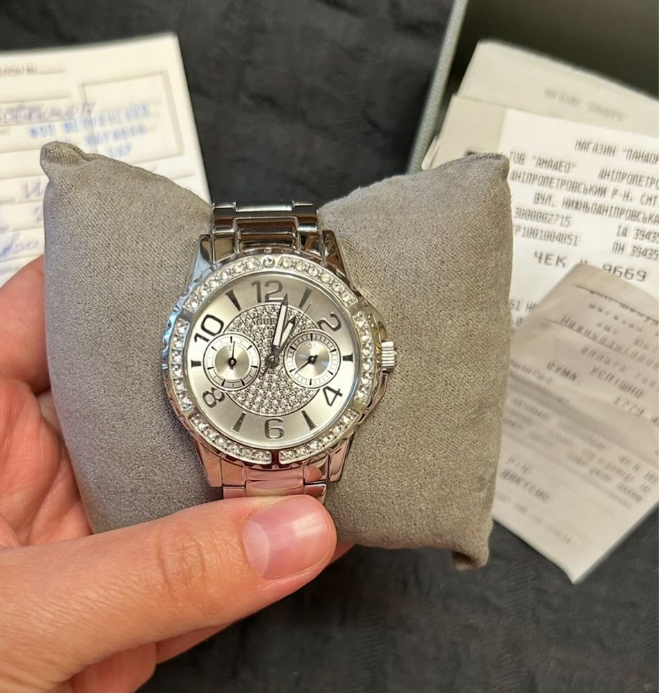 Женские наручные часы GUESS
