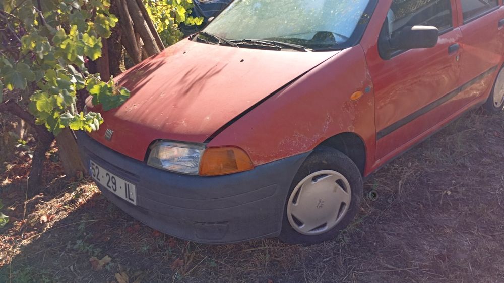 Fiat Punto 1997 4 porta gasolina . Sem depósito.