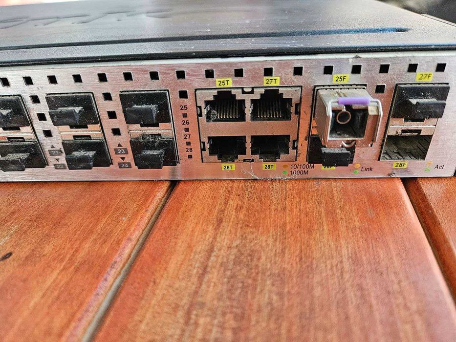 Комутатор оптичний D- link