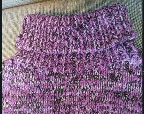 Komplet wełniany golf bezrękawnik + korale kolczyki z tej samej wełny