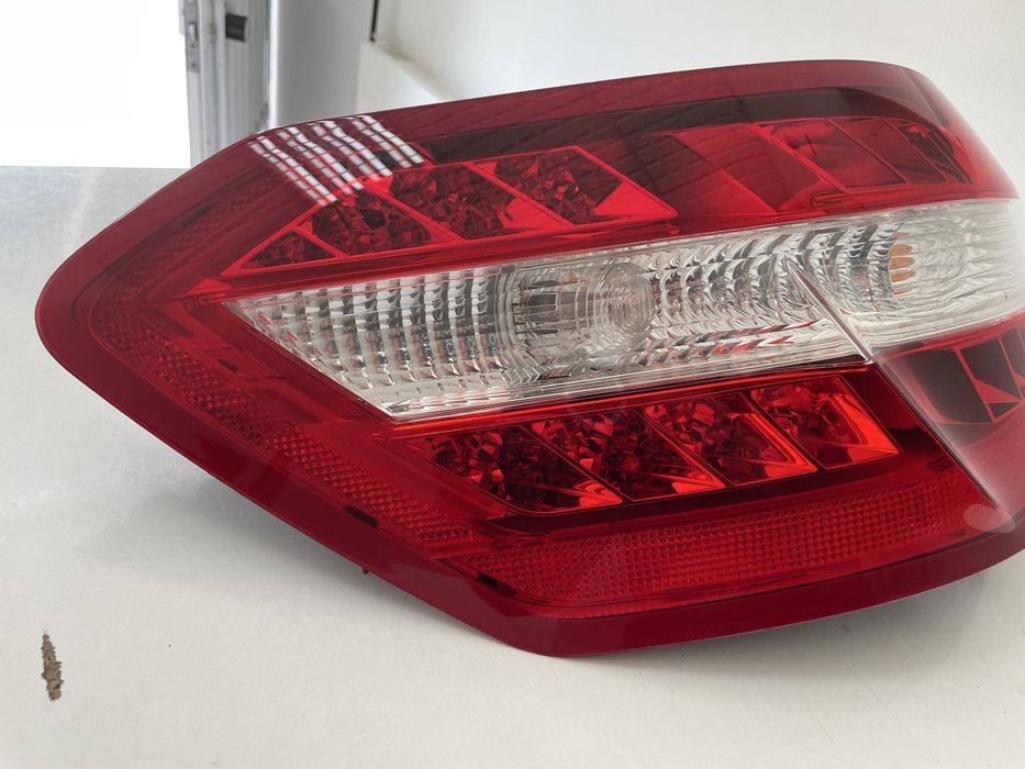 Mercedes E250 - Farol dianteiro esquerdo