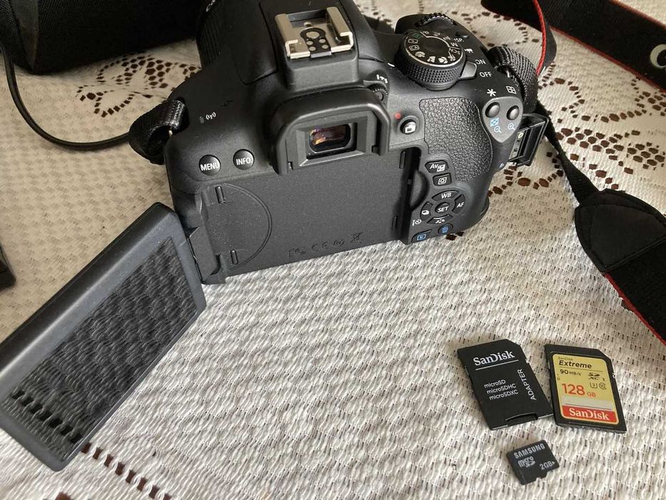 Vendo Canon EOS 750D com objectiva EF-S 18-55 IS STM Kit