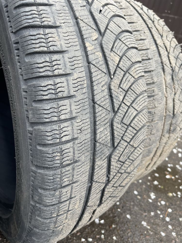 Продам резину Michelin 235/45/17 комплект 4шт