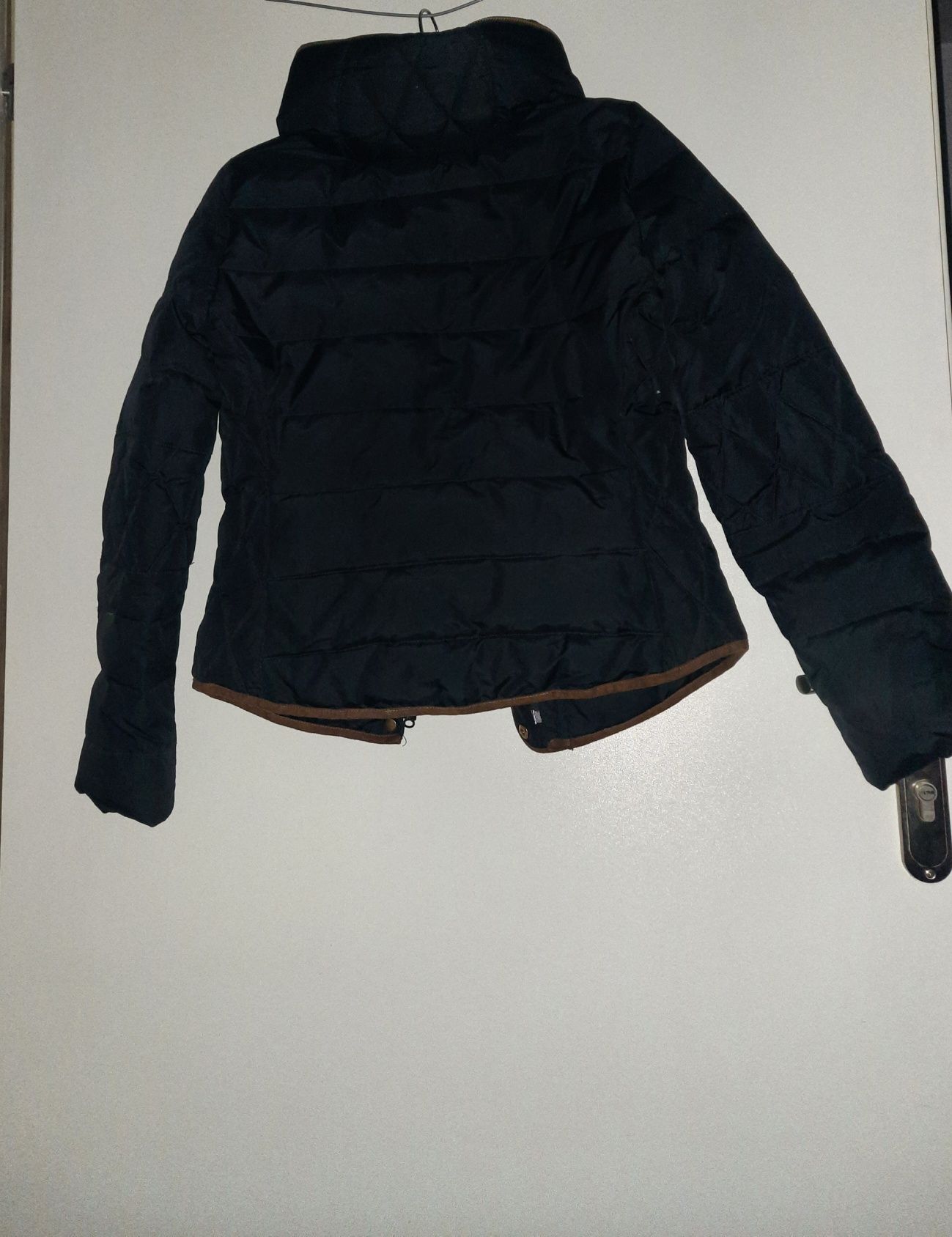 Zimowa kurtka makro short jacket sm VERO MODA z chowanym kapturem