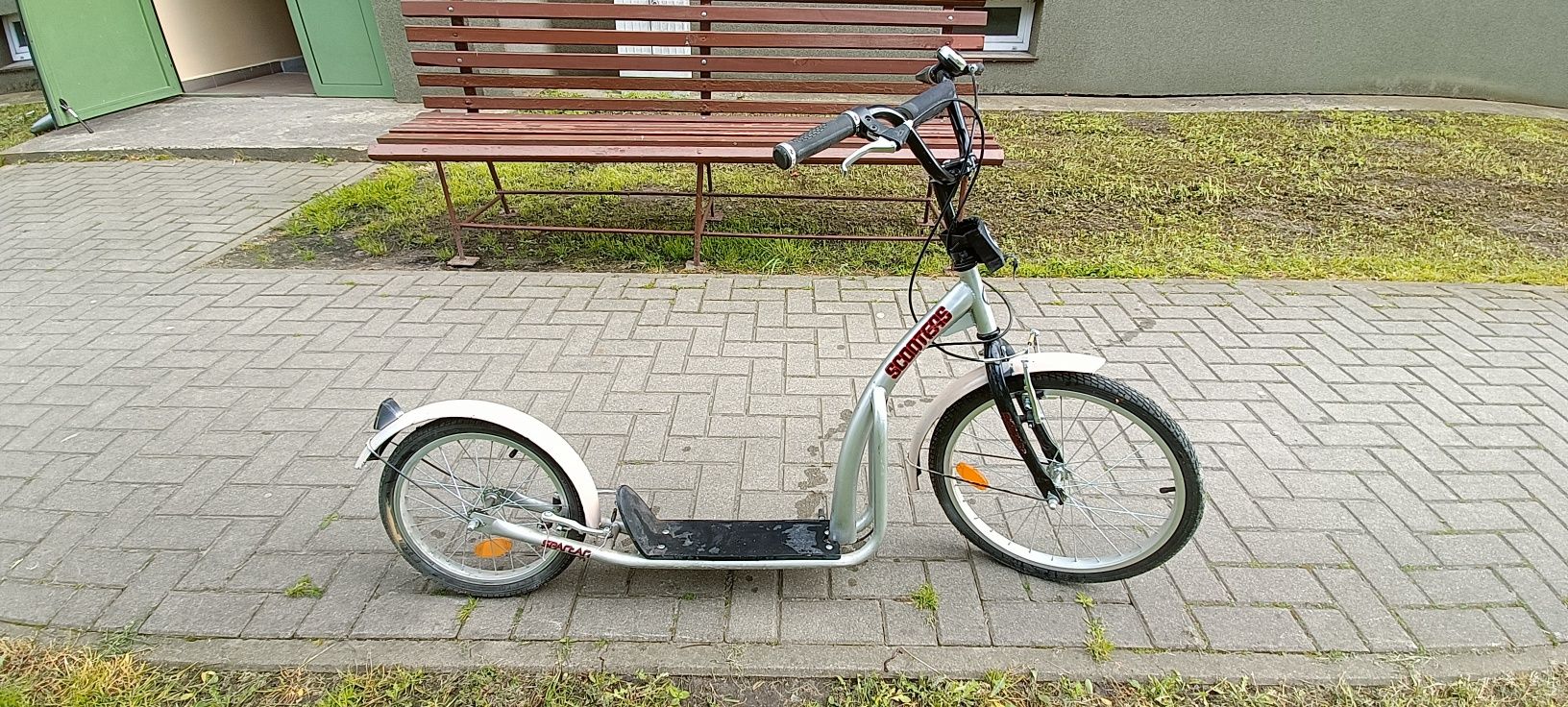 Hulajnoga z dużymi oponami