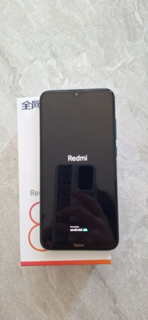 Xiaomi redmi 8.  4/64.В користуванні був не довго під стіклом.