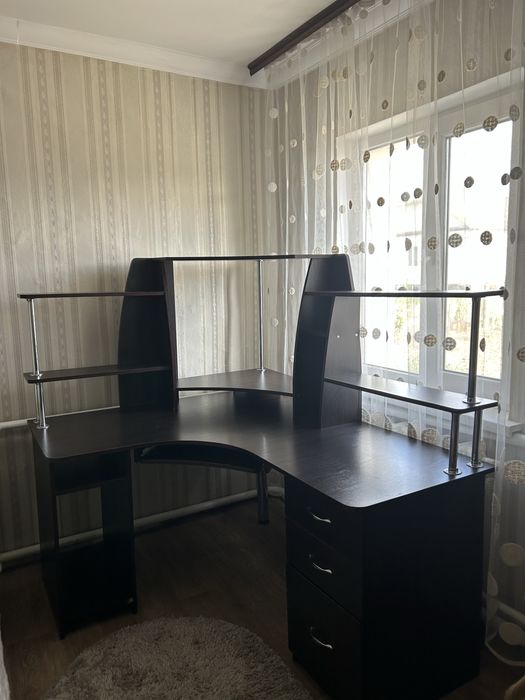 продаю кутовий комʼютерний стіл!