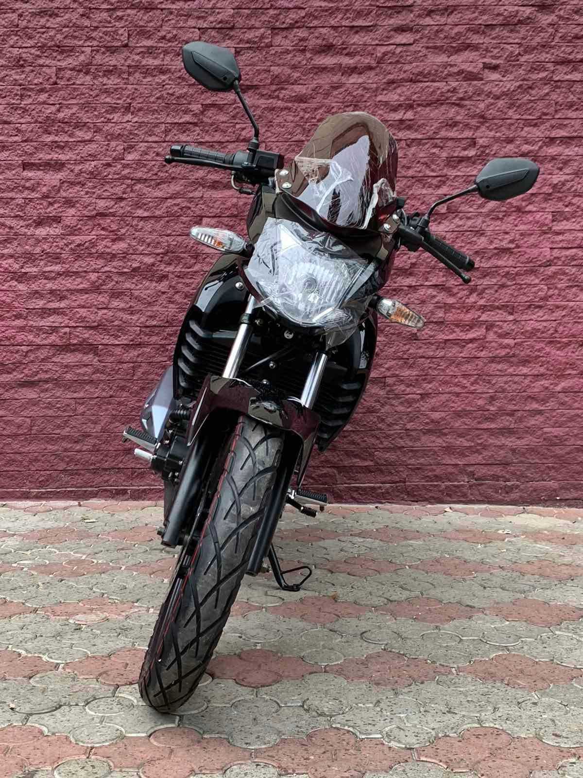 Дорожный мотоцикл LIFAN KP200 (IROKEZ 200)